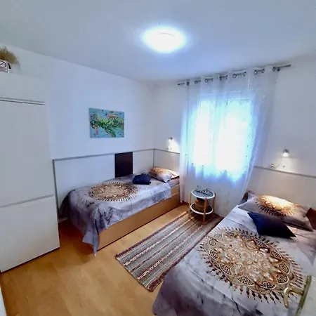 With Parking Space Supetar, Brac - 15017 Апартаменти